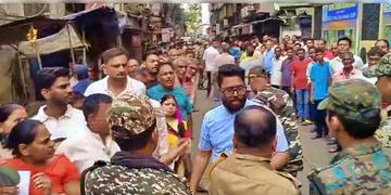 Read more about - WB Assembly Election 2026 | সাতসকালে EVM বিকল বালি বিধানসভা কেন্দ্রে, উত্তেজনা সামলাতে রাস্তায় রাস্তায় পুলিশ, গ্রেপ্তার ২