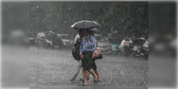 Read more about - Weather Update | গভীর নিম্নচাপের প্রভাবে দক্ষিণবঙ্গে বাড়ছে বৃষ্টির দাপট, জারি সতর্কতাও!