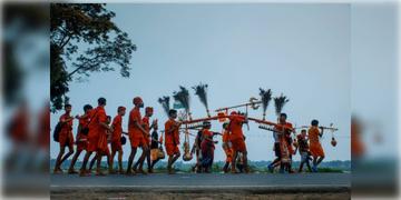 Read more about - Shravani Mela | তারকেশ্বরের জন্য ১৫ কোটি অনুদান, জলযাত্রীদের উপর হেলিকপ্টার থেকে করা হবে পুষ্পবৃষ্টি!