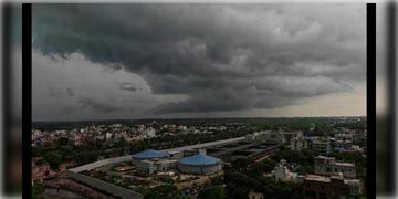 Read more about - Weather Update | বর্ষার বিদায়বেলায় দক্ষিণবঙ্গে দুর্যোগের মেঘ, ভারী বৃষ্টির পূর্বাভাস দিল আবহাওয়া দফতর!