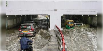 Read more about - Rain Alert | জোরকদমে বদলাচ্ছে জলবায়ু, দেশজুড়ে তীব্র বৃষ্টির আশঙ্কা, চিন্তায় আবহাওয়াবিদরা