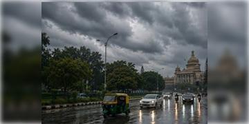 Read more about - Weather Update | বিক্ষিপ্ত বৃষ্টি শহর কলকাতায়, একনজরে আজকের আবহাওয়া আপডেট