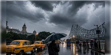 Read more about - Weather Update | কলকাতায় ফের বৃষ্টির দাপট, দুপুরের পর বাড়বে ঝড়বৃষ্টি, একনজরে আজকের আবহাওয়া