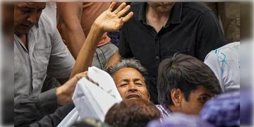 Read more about - Sonam Wangchuk | 'ককরোচ'দের ওপর লাঠিচার্জের পর অনশন ভাঙতে নয়া শর্ত সোনমের, চিঠি লিখলেন কেন্দ্রকে!