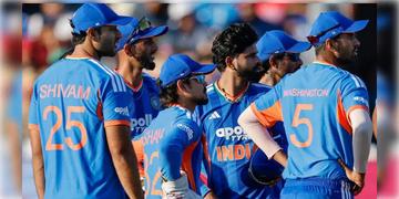 Read more about - India vs England | ভয়াবহ ট্রাফিক! টসের সময় পৌঁছতেই পারলো না ভারতীয় টিম, বাদ বৈভবও!