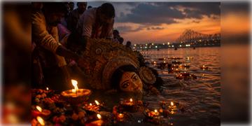 Read more about - Durga Puja 2026 | একাদশীতেও চলবে প্রতিমা নিরঞ্জন, ক্রেন নয় ব্যবহার করতে হবে ট্রলি! শহরজুড়ে পুলিশি তদারকি