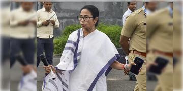 Read more about - Mamata Banerjee | হাদি হত্যার মন্তব্যের পর ‘১ সেকেন্ড’ মন্তব্য, মমতার বিরুদ্ধে পুলিশে দায়ের অভিযোগ!