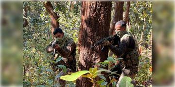 Read more about - Chhattisgarh | ছত্তিশগড়ে সাফল্য পেল নিরাপত্তা বাহিনী, এনকাউন্টারে মৃত্যু ১ মাওবাদীর, মাথার দাম ছিল ৫ লক্ষ টাকা