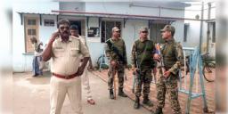 Read more about - ISI | ‘স্বামীকে মিথ্যা অভিযোগে ফাঁসানো হচ্ছে’- দাবি পাক গুপ্তচর সন্দেহে সীমান্তে গ্রেপ্তার হওয়া ব্যক্তির স্ত্রীর!